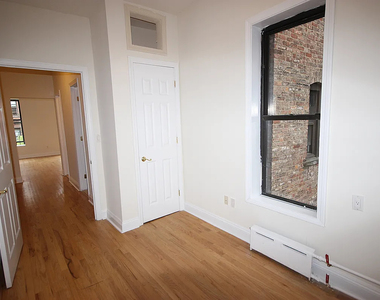West 104th St Broadway - Photo Thumbnail 2