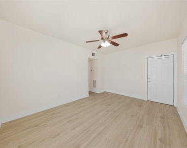 779 4th Avenue N - Photo Thumbnail 8