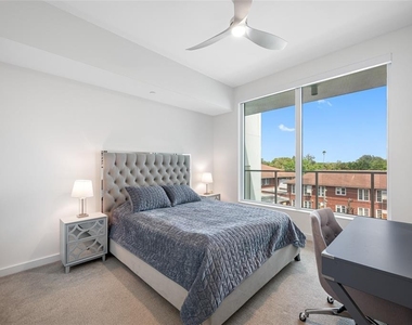 900 N Osceola - Photo Thumbnail 16