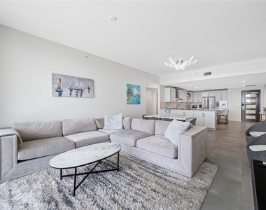 900 N Osceola - Photo Thumbnail 3