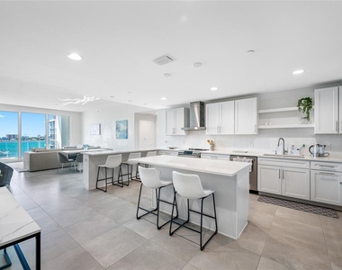 900 N Osceola - Photo Thumbnail 2