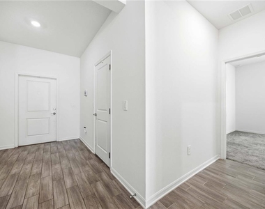 122 Inman Boulevard - Photo Thumbnail 4