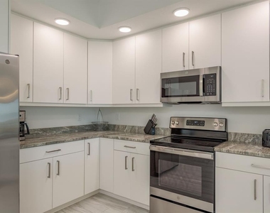 415 Island Way - Photo Thumbnail 11