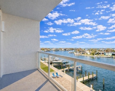 415 Island Way - Photo Thumbnail 6