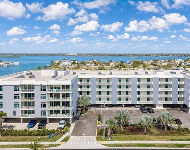 415 Island Way - Photo Thumbnail 36