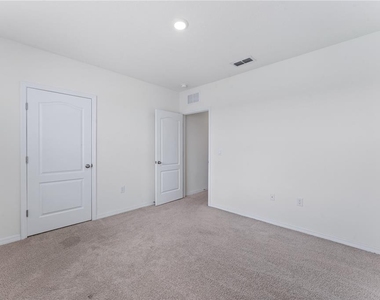 5038 Foxglove Circle - Photo Thumbnail 29