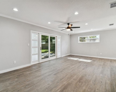 535 W Palmeden Drive - Photo Thumbnail 14