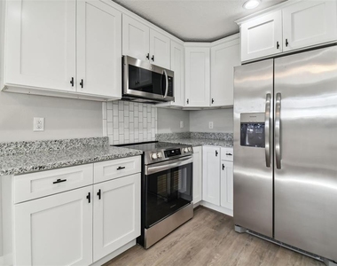 535 W Palmeden Drive - Photo Thumbnail 15