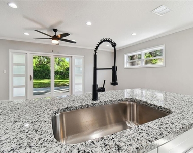 535 W Palmeden Drive - Photo Thumbnail 12