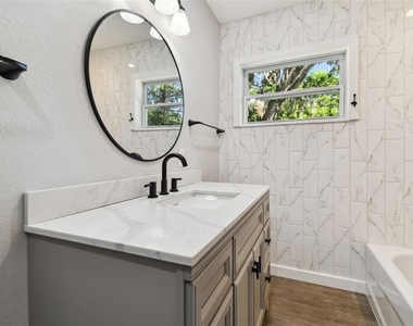 535 W Palmeden Drive - Photo Thumbnail 16