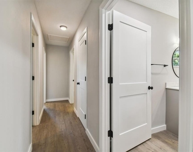 535 W Palmeden Drive - Photo Thumbnail 10