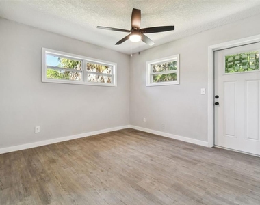 535 W Palmeden Drive - Photo Thumbnail 23