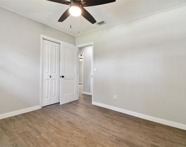 535 W Palmeden Drive - Photo Thumbnail 29