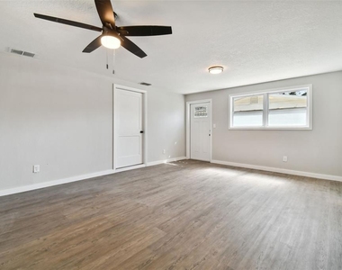 535 W Palmeden Drive - Photo Thumbnail 36