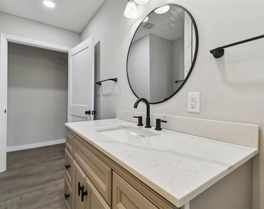 535 W Palmeden Drive - Photo Thumbnail 17