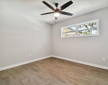 535 W Palmeden Drive - Photo Thumbnail 28