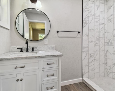 535 W Palmeden Drive - Photo Thumbnail 4