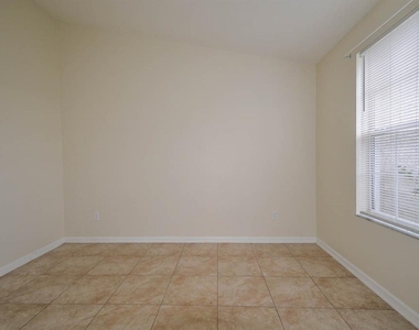 1607 Avondale Ridge Drive - Photo Thumbnail 4