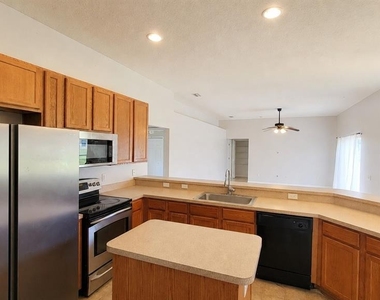 1607 Avondale Ridge Drive - Photo Thumbnail 6