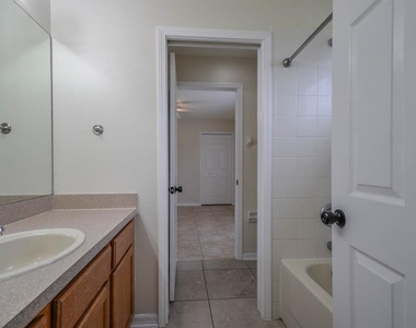 1607 Avondale Ridge Drive - Photo Thumbnail 14