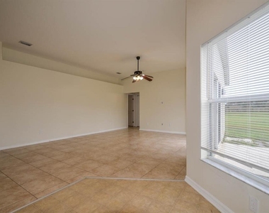 1607 Avondale Ridge Drive - Photo Thumbnail 9