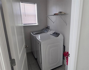 5539 Maddie Drive - Photo Thumbnail 5