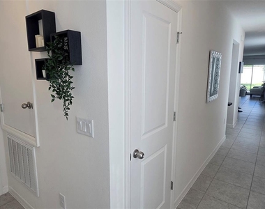 5539 Maddie Drive - Photo Thumbnail 8