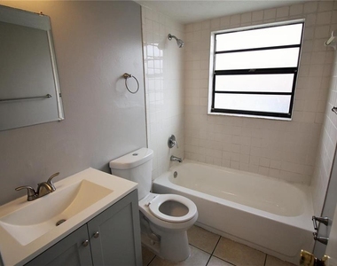 9418 N 50th Street - Photo Thumbnail 8