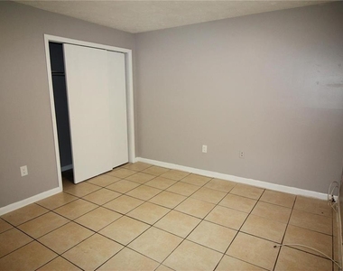 9418 N 50th Street - Photo Thumbnail 10