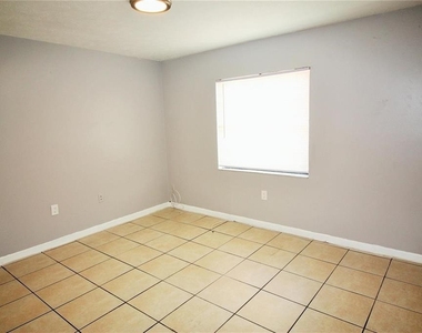 9418 N 50th Street - Photo Thumbnail 9