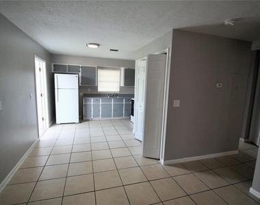 9418 N 50th Street - Photo Thumbnail 1