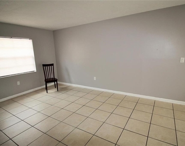 9418 N 50th Street - Photo Thumbnail 6