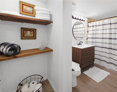 623 Midway Drive - Photo Thumbnail 16