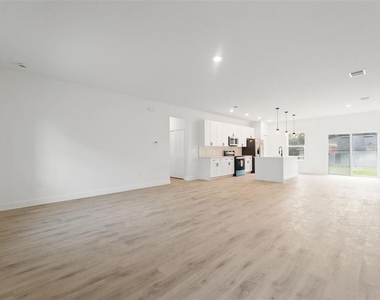14152 Sw 44th Avenue - Photo Thumbnail 5