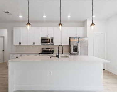 14152 Sw 44th Avenue - Photo Thumbnail 10