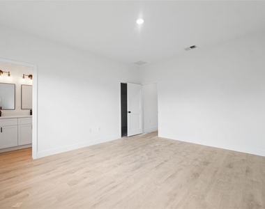 14152 Sw 44th Avenue - Photo Thumbnail 16