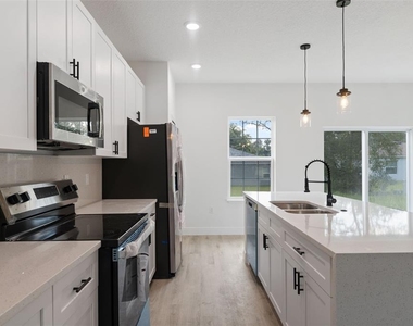 14152 Sw 44th Avenue - Photo Thumbnail 11