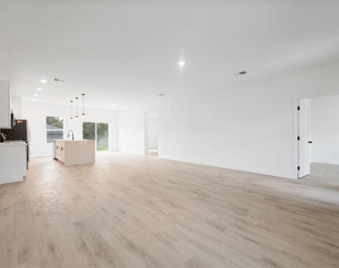 14152 Sw 44th Avenue - Photo Thumbnail 6