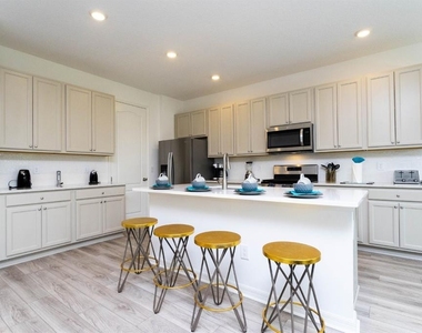 624 Benoi Drive - Photo Thumbnail 2