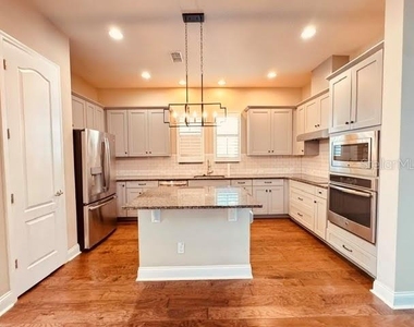7761 Laureate Boulevard - Photo Thumbnail 2