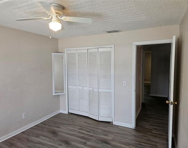 4136 Pershing Pointe Place - Photo Thumbnail 10