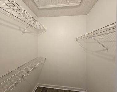 4136 Pershing Pointe Place - Photo Thumbnail 14