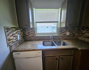 4136 Pershing Pointe Place - Photo Thumbnail 6