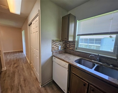 4136 Pershing Pointe Place - Photo Thumbnail 9