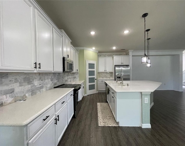 4501 Baler Trails Drive - Photo Thumbnail 11