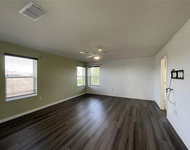 4501 Baler Trails Drive - Photo Thumbnail 15