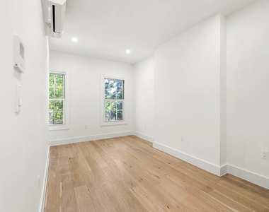 119 West 10th Street - Photo Thumbnail 5
