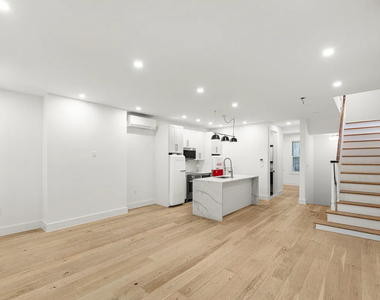 119 West 10th Street - Photo Thumbnail 2