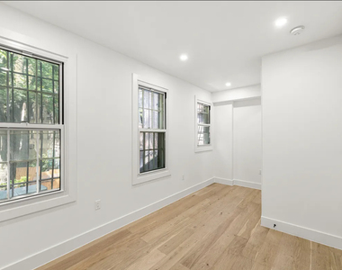 119 West 10th Street - Photo Thumbnail 3
