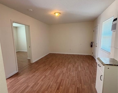 110 Forest Avenue - Photo Thumbnail 6